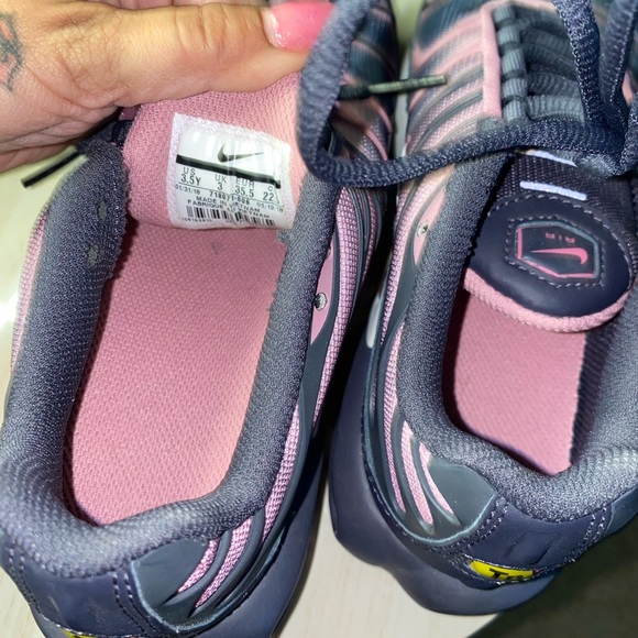 nike air max plus tn. gray and pink. size 3.5y/5w. - Picture 5 of 5